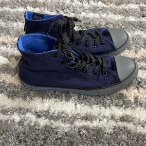 boys Converse high top shoes size : 4.5
